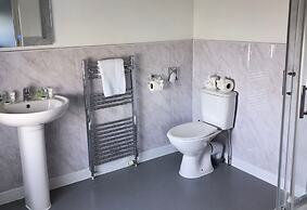 Room-comfortable and Spacious With Sceni
