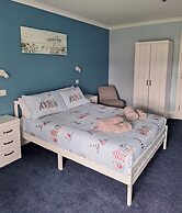 Room-comfortable and Spacious With Sceni