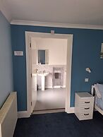 Room-comfortable and Spacious With Sceni