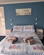Room-comfortable and Spacious With Sceni