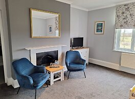 Room-comfortable and Spacious With Beaut