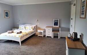 Room-comfortable and Spacious With Beaut
