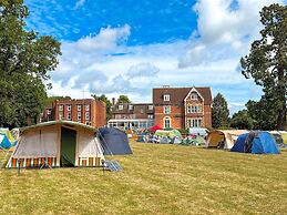 Room-comfortable and Spacious With Beaut