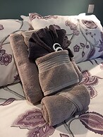 Room-comfortable and Spacious - Guest Ro