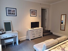 Room-comfortable and Spacious - Guest Ro