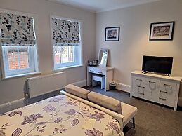 Room-comfortable and Spacious - Guest Ro
