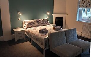 Room-comfortable and Spacious - Guest Ro