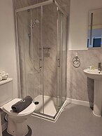 Room-comfortable and Spacious - Guest Ro