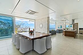 Luxury Villa: Hot Tub: Ocean Views: Fully Staffed