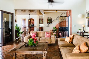 Luxury Villa: Hot Tub: Ocean Views: Fully Staffed