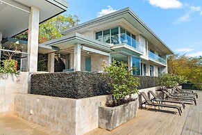 Luxury Villa: Hot Tub: Ocean Views: Fully Staffed