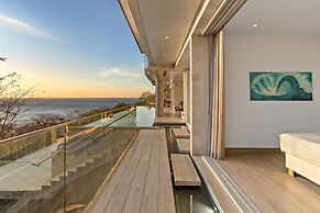 Luxury Villa: Hot Tub: Ocean Views: Fully Staffed