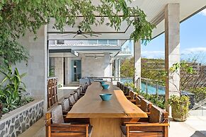 Luxury Villa: Hot Tub: Ocean Views: Fully Staffed