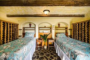 Luxury Villa: Hot Tub: Ocean Views: Fully Staffed