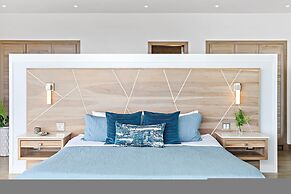 Luxury Villa: Hot Tub: Ocean Views: Fully Staffed