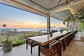 Luxury Villa: Hot Tub: Ocean Views: Fully Staffed