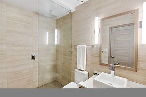 Luxury Villa: Hot Tub: Ocean Views: Fully Staffed