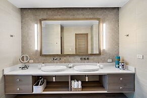 Luxury Villa: Hot Tub: Ocean Views: Fully Staffed