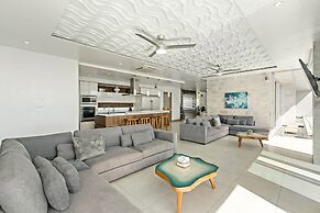 Luxury Villa: Hot Tub: Ocean Views: Fully Staffed