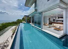 Luxury Villa: Hot Tub: Ocean Views: Fully Staffed