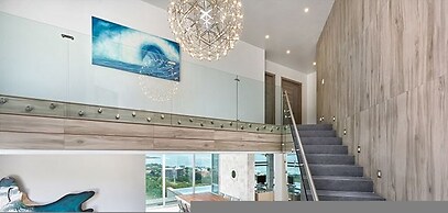 Luxury Villa: Hot Tub: Ocean Views: Fully Staffed