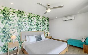 Luxury Villa: Hot Tub: Ocean Views: Fully Staffed