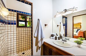 Luxury Villa: Hot Tub: Ocean Views: Fully Staffed