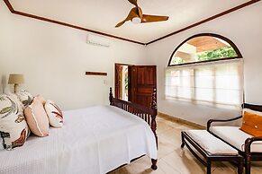 Luxury Beachfront 5 Bedroom Villa on Famous Beach