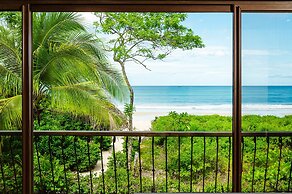 Luxury Beachfront 5 Bedroom Villa on Famous Beach