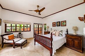 Luxury Beachfront 5 Bedroom Villa on Famous Beach