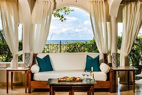 Luxury Beachfront 5 Bedroom Villa on Famous Beach