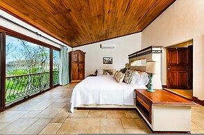 Luxury Beachfront 5 Bedroom Villa on Famous Beach