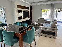 Paraty Villa by Cadenzalux