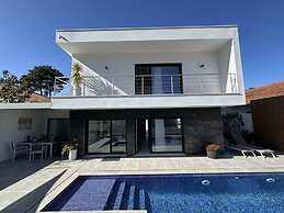 Paraty Villa by Cadenzalux