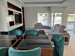 Paraty Villa by Cadenzalux