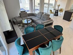 Paraty Villa by Cadenzalux