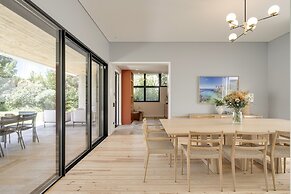 Cascais Contemporary Villa by Cadenzalux