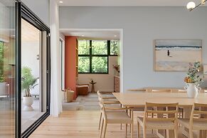 Cascais Contemporary Villa by Cadenzalux