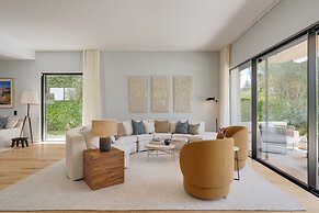 Cascais Contemporary Villa by Cadenzalux
