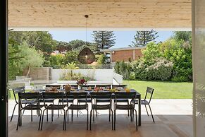Cascais Contemporary Villa by Cadenzalux