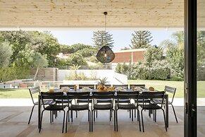 Cascais Contemporary Villa by Cadenzalux