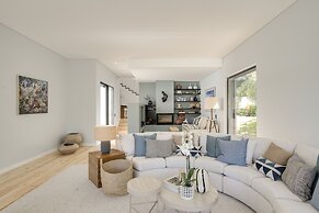 Cascais Contemporary Villa by Cadenzalux