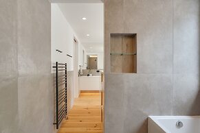 Cascais Contemporary Villa by Cadenzalux