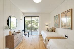 Cascais Contemporary Villa by Cadenzalux