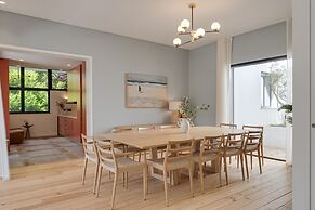 Cascais Contemporary Villa by Cadenzalux