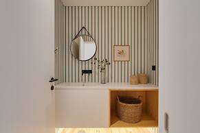 Cascais Contemporary Villa by Cadenzalux