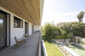 Cascais Contemporary Villa by Cadenzalux