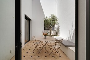 Cascais Contemporary Villa by Cadenzalux