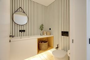 Cascais Contemporary Villa by Cadenzalux