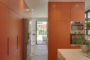 Cascais Contemporary Villa by Cadenzalux